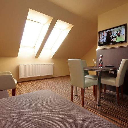 Corvin Apartman Gyula Esterno foto
