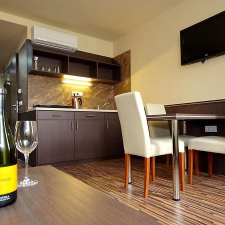 Corvin Apartman Gyula Esterno foto