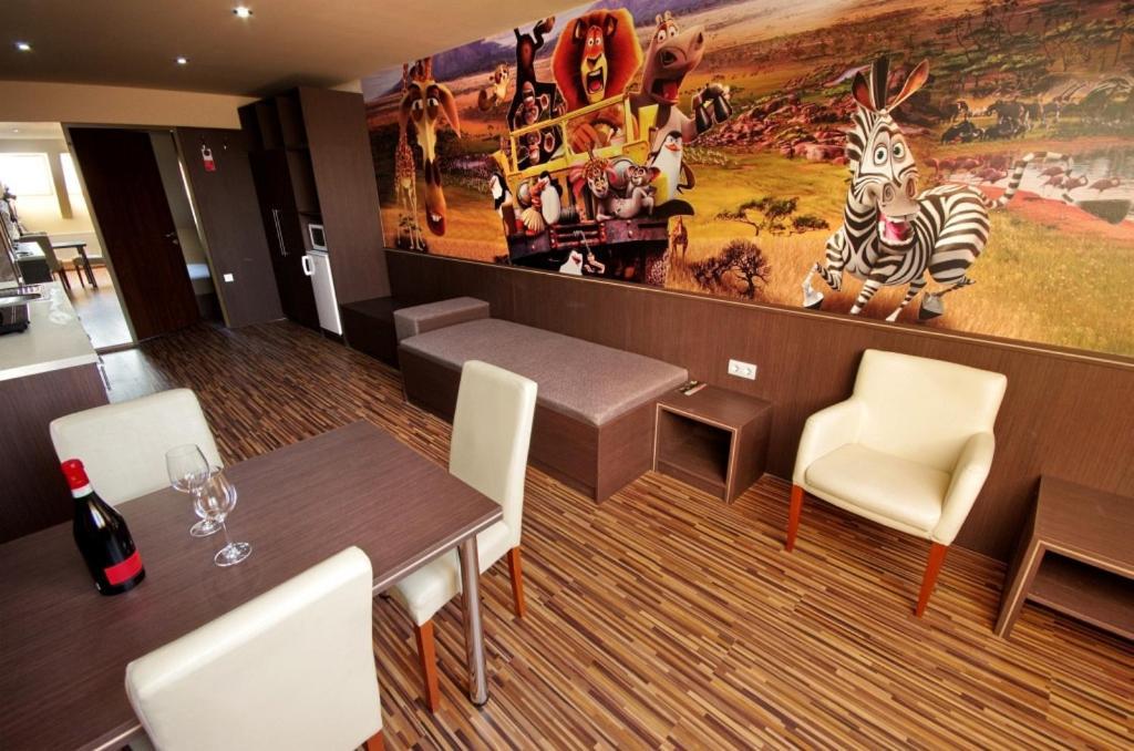 Corvin Apartman Gyula Esterno foto