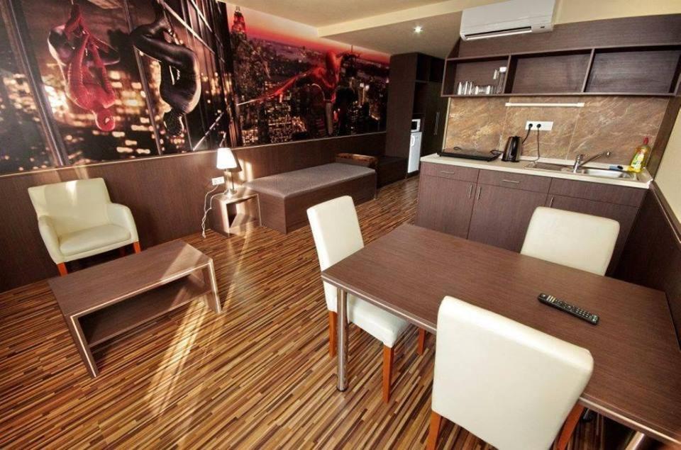 Corvin Apartman Gyula Esterno foto