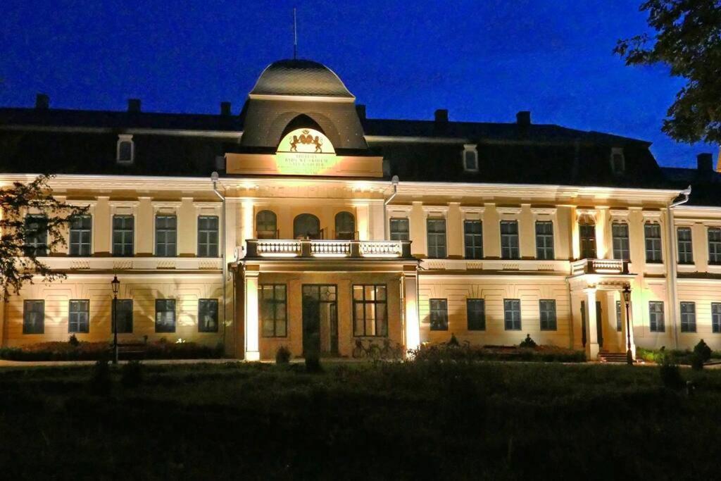 Corvin Apartman Gyula Esterno foto