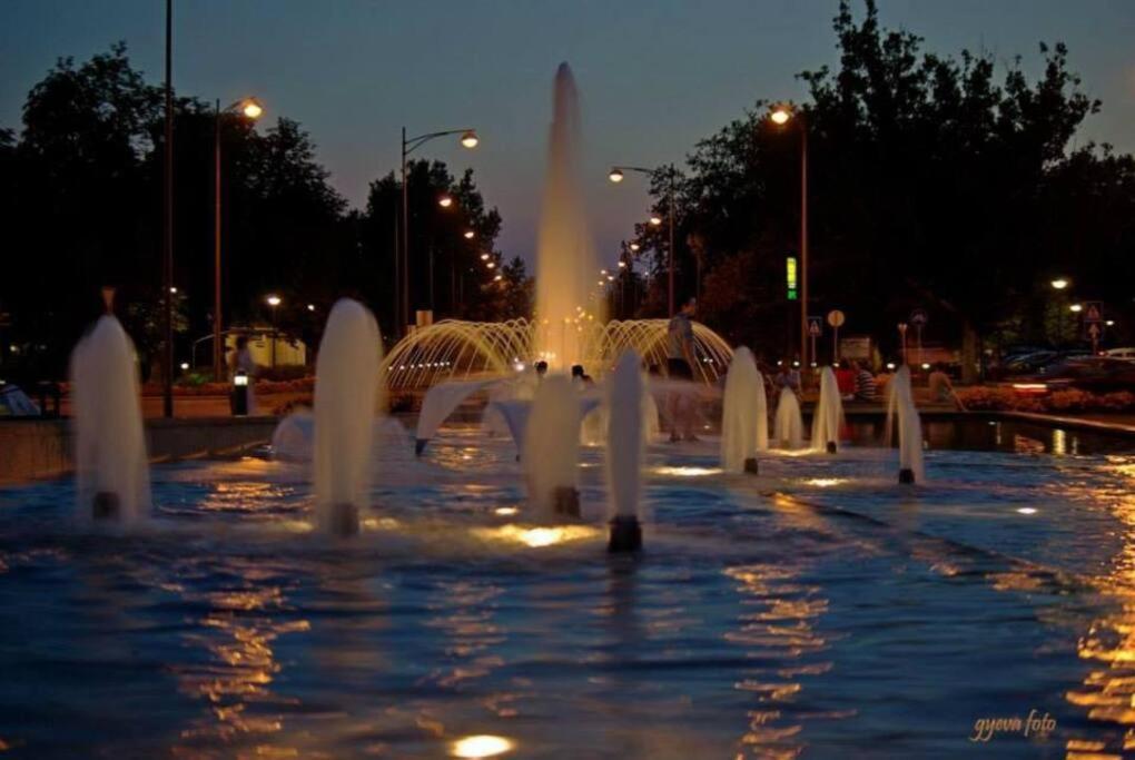 Corvin Apartman Gyula Esterno foto