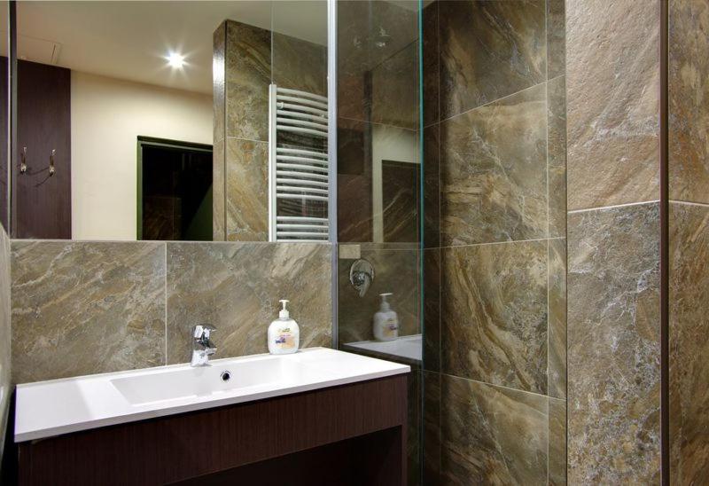 Corvin Apartman Gyula Esterno foto