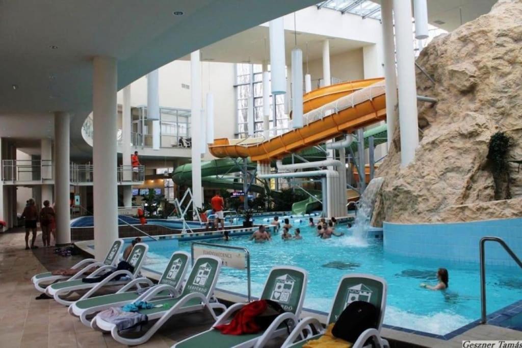 Corvin Apartman Gyula Esterno foto