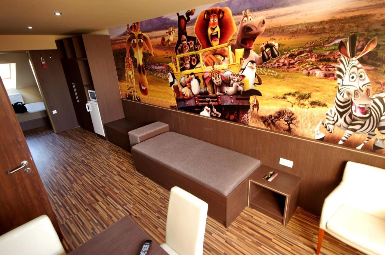 Corvin Apartman Gyula Esterno foto