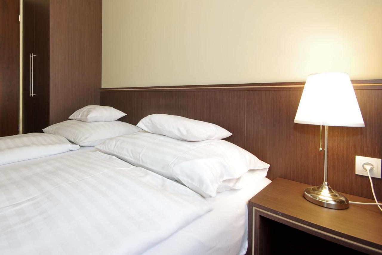 Corvin Apartman Gyula Esterno foto