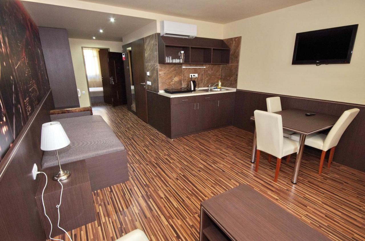 Corvin Apartman Gyula Esterno foto