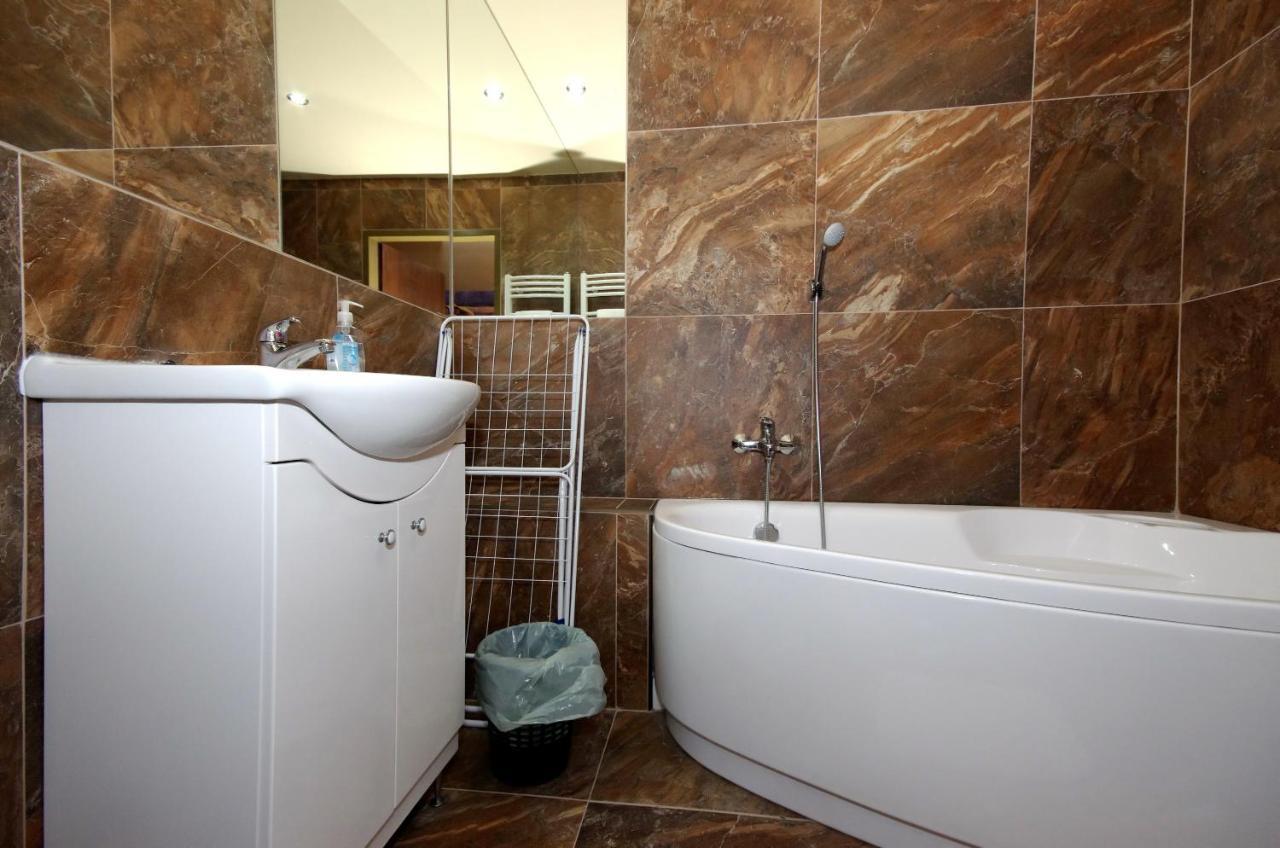 Corvin Apartman Gyula Esterno foto
