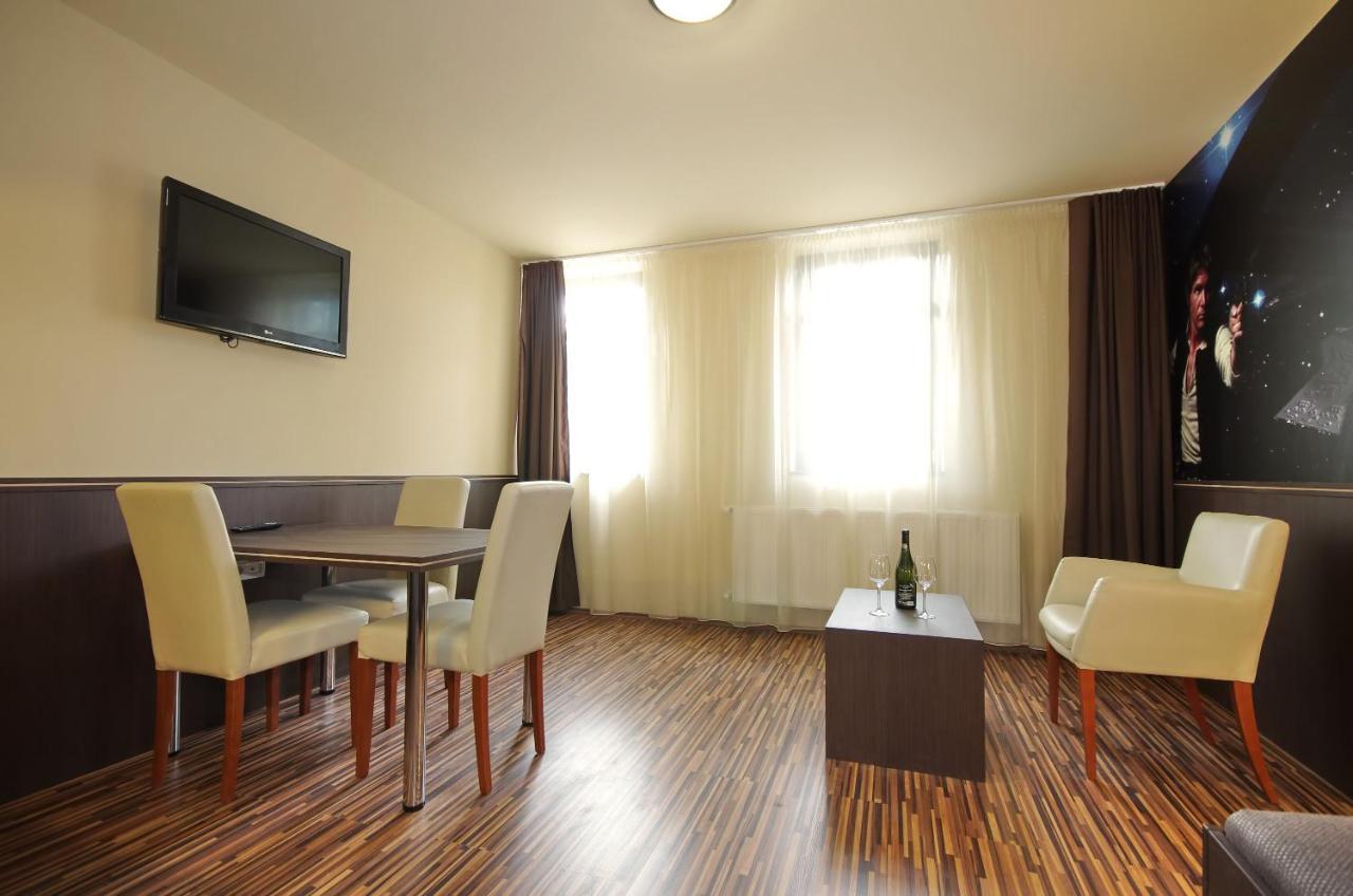 Corvin Apartman Gyula Esterno foto