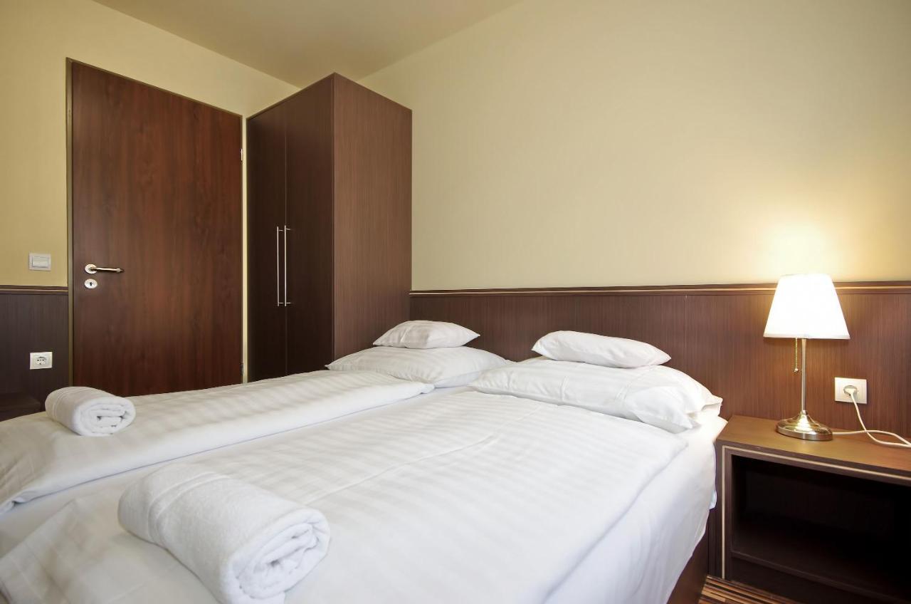 Corvin Apartman Gyula Esterno foto