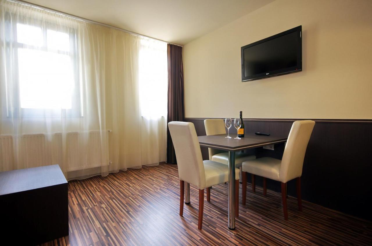 Corvin Apartman Gyula Esterno foto