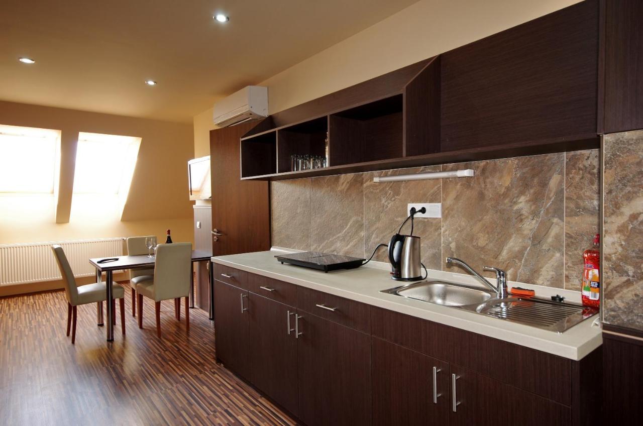 Corvin Apartman Gyula Esterno foto