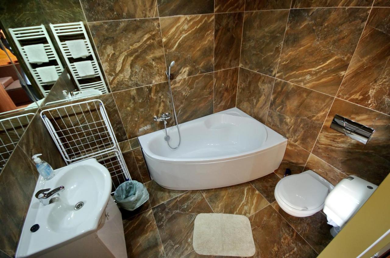 Corvin Apartman Gyula Esterno foto