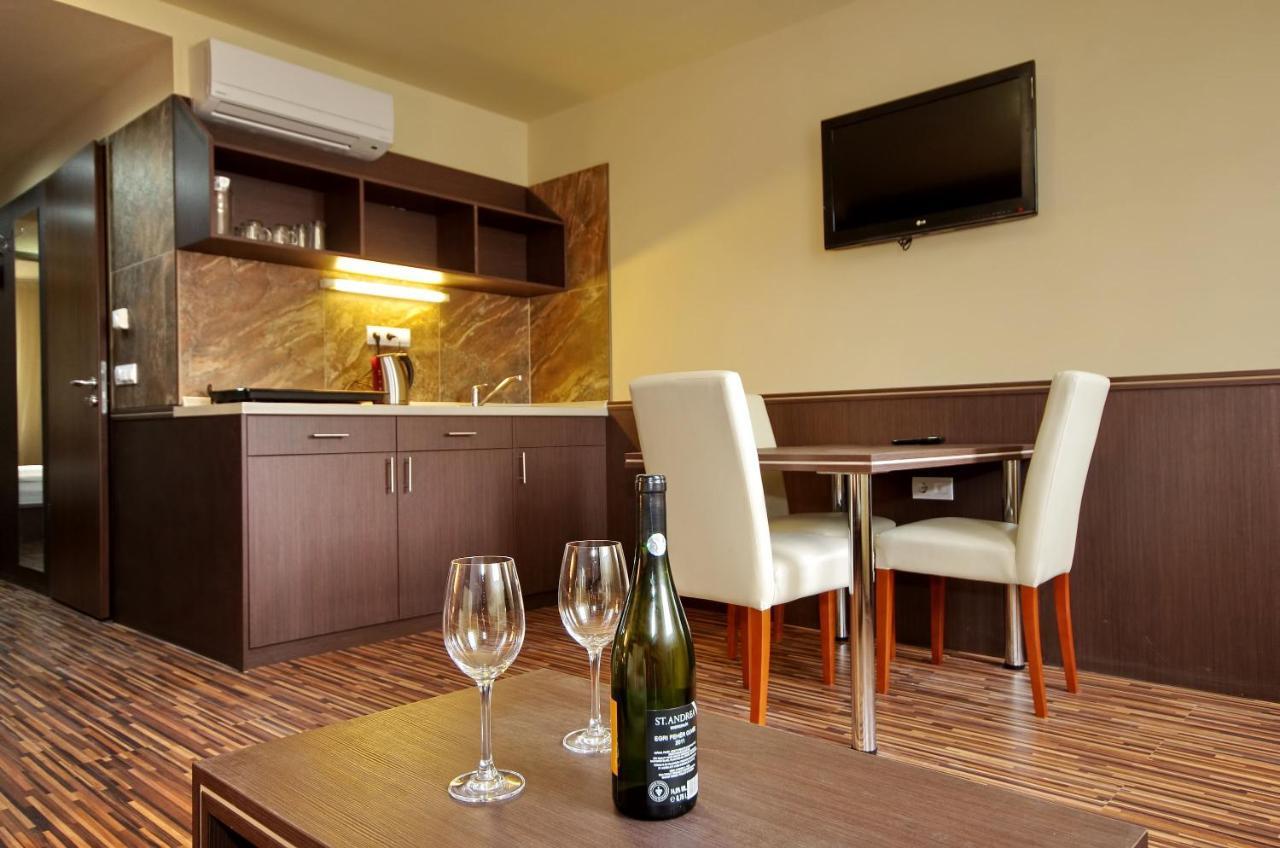 Corvin Apartman Gyula Esterno foto