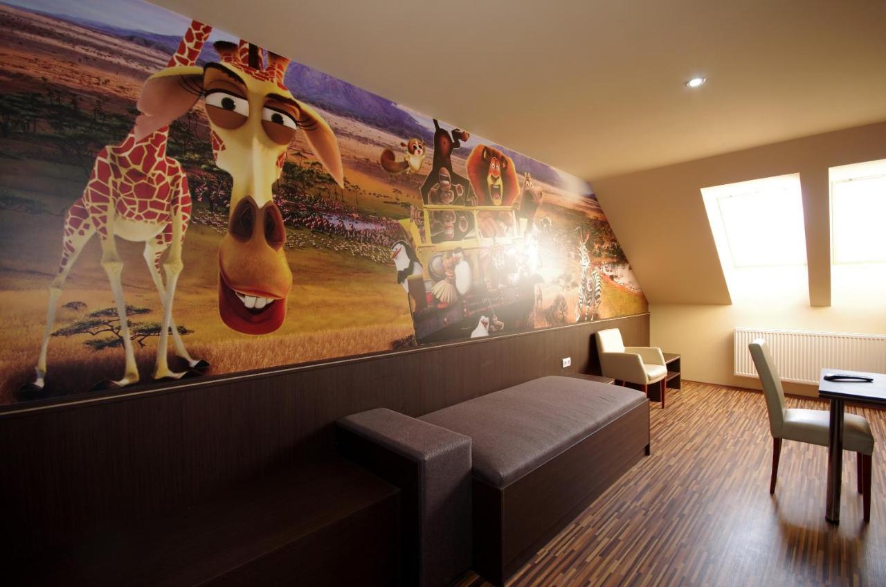 Corvin Apartman Gyula Esterno foto